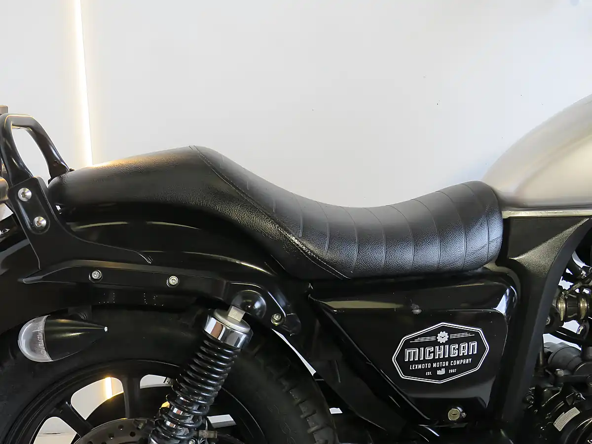 Used 2020 Lexmoto Michigan Silver - Interior and Exterior details 5