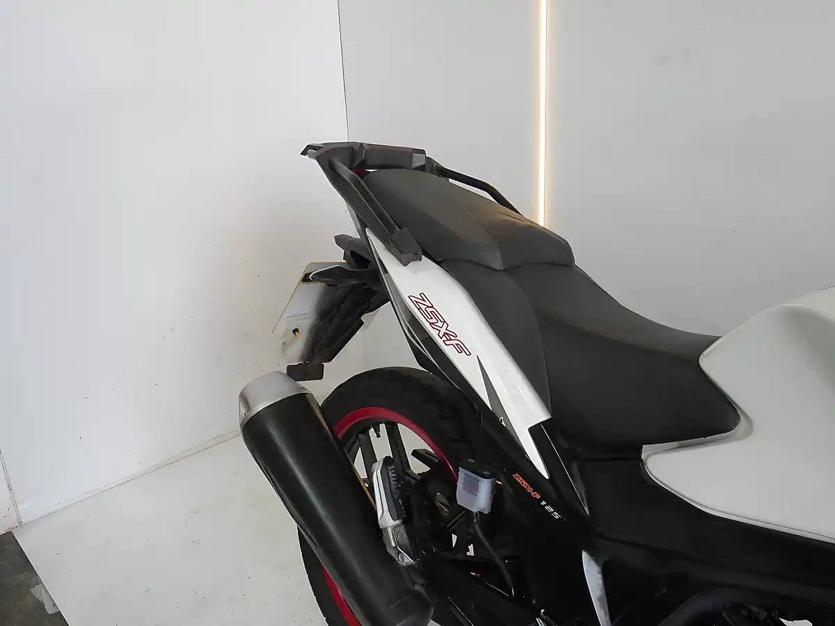Used 2020 Lexmoto Zsx-F 125 White - Interior and Exterior details 12