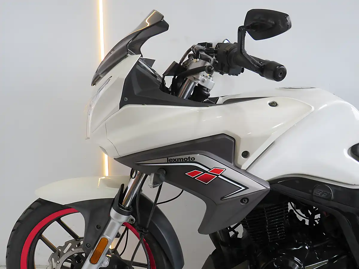 Used 2020 Lexmoto Zsx-F 125 White - Interior and Exterior details 14