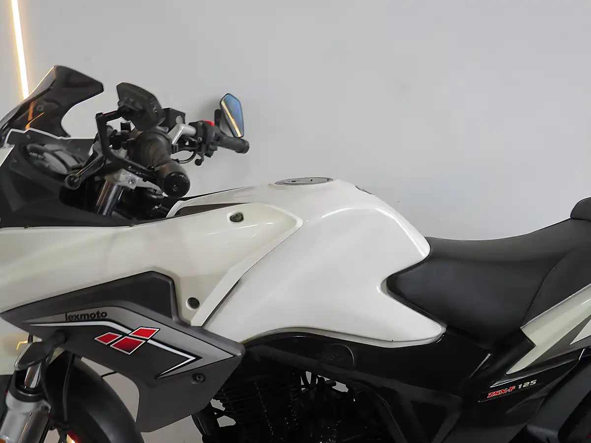Used 2020 Lexmoto Zsx-F 125 White - Interior and Exterior details 15