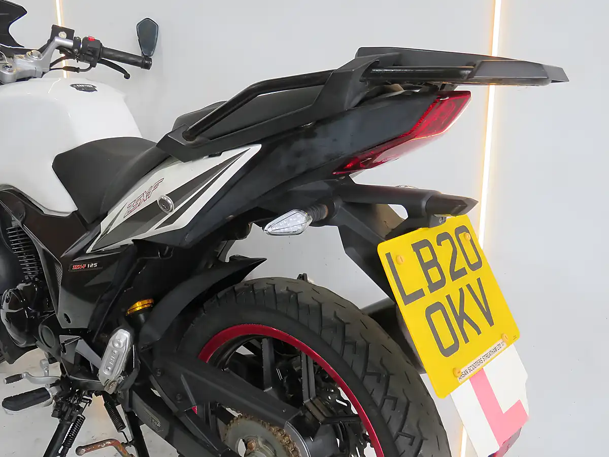 Used 2020 Lexmoto Zsx-F 125 White - Interior and Exterior details 17