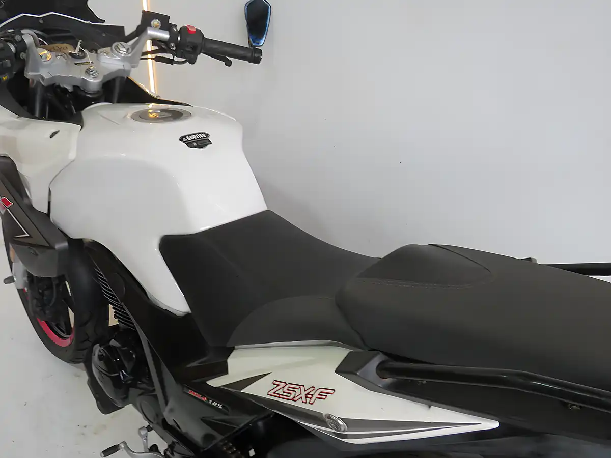 Used 2020 Lexmoto Zsx-F 125 White - Interior and Exterior details 19