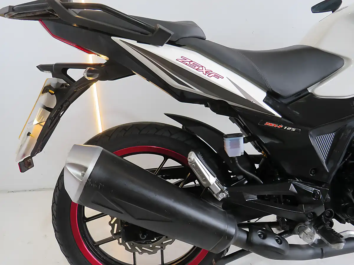 Used 2020 Lexmoto Zsx-F 125 White - Interior and Exterior details 7