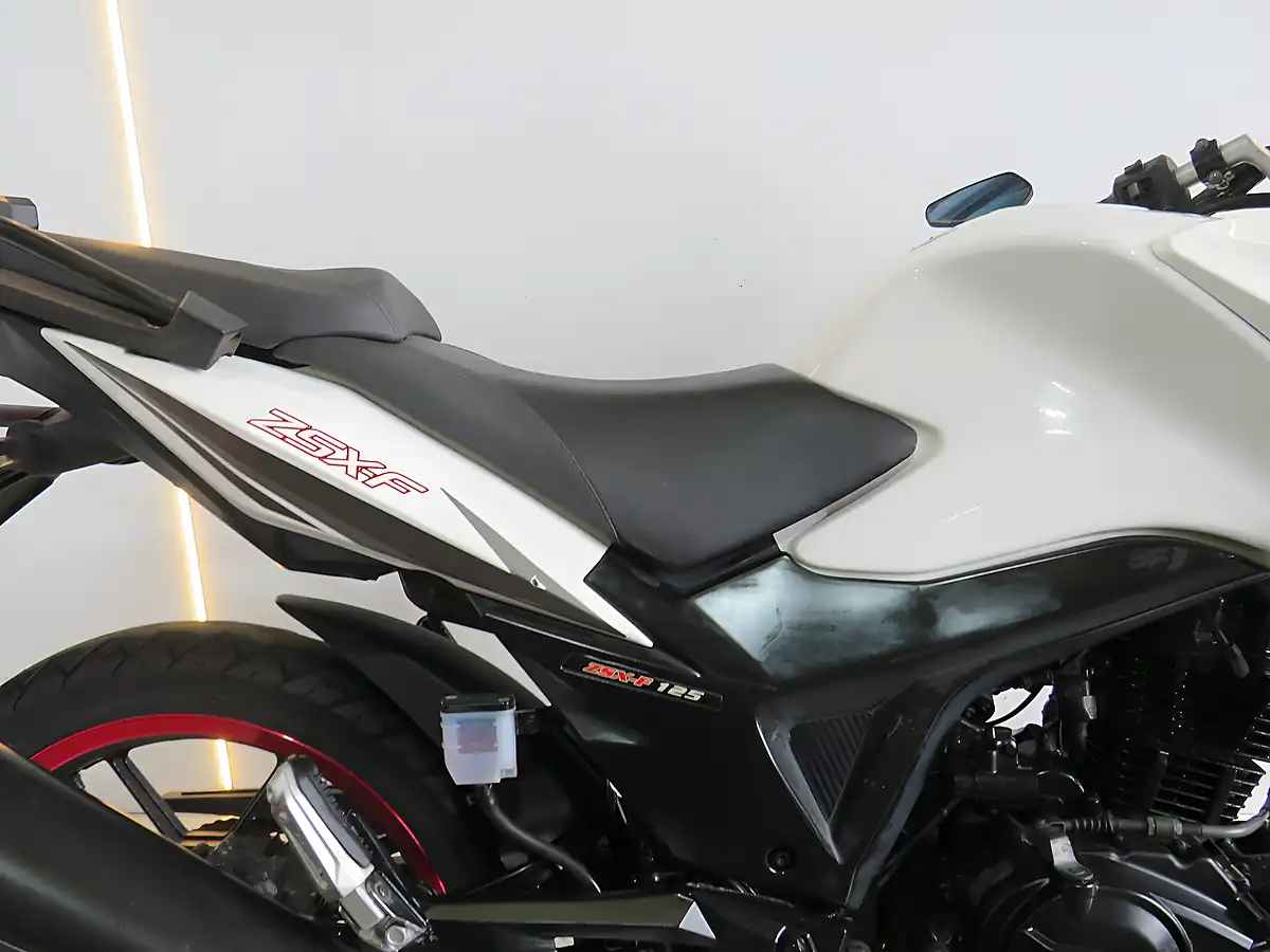 Used 2020 Lexmoto Zsx-F 125 White - Interior and Exterior details 9