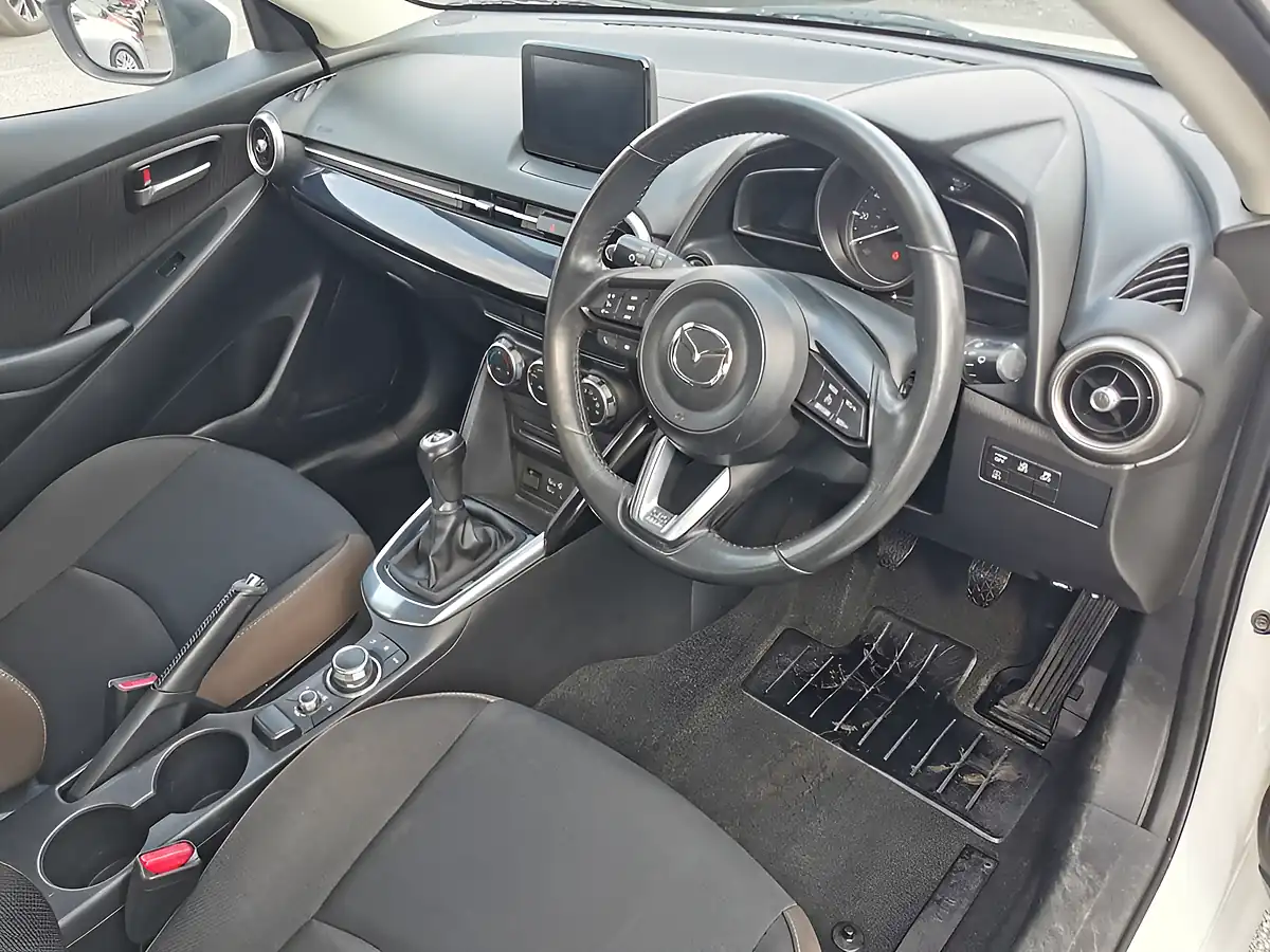 Used 2020 Mazda Mazda2 Se-L Nav White - Interior and Exterior details 7