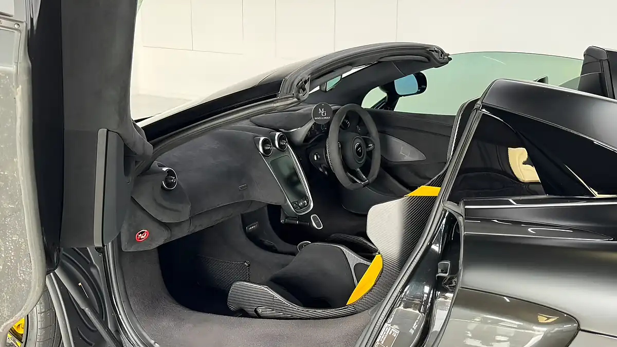 Used 2020 Mclaren 600LT Spider Black - Interior and Exterior details 8
