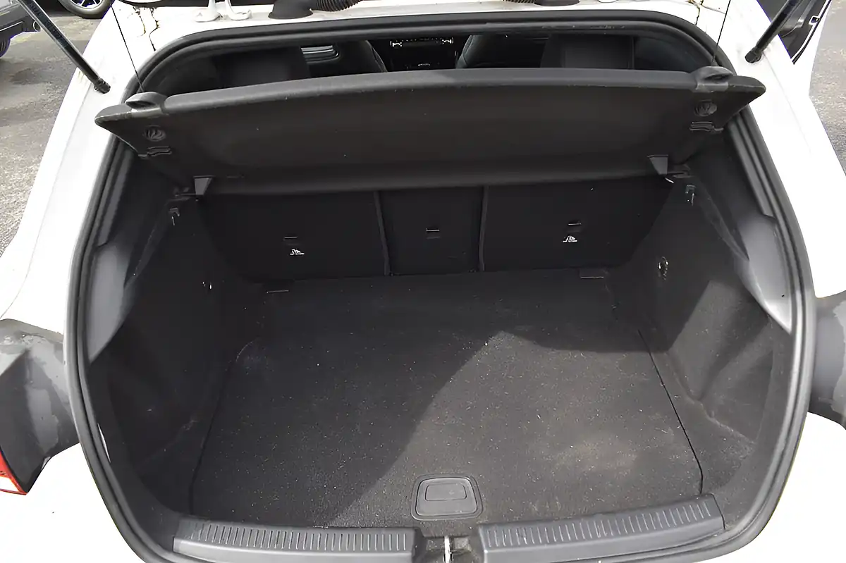 Used 2020 Mercedes-Benz a-Class AMG Line Executive Polar White - Interior and Exterior details 9