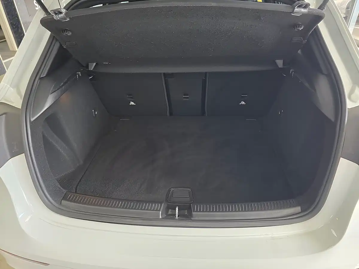 Used 2020 Mercedes-Benz a Class Premium Plus White - Interior and Exterior details 12