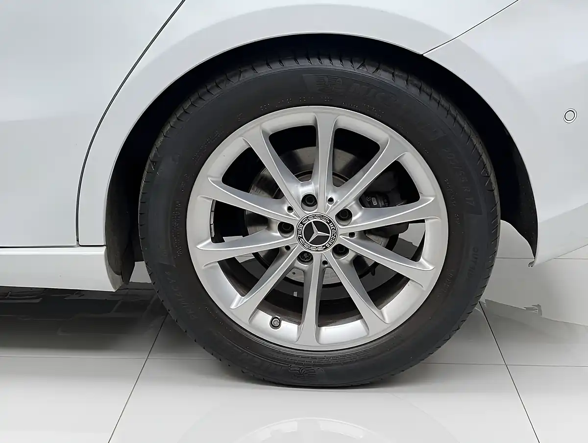 Used 2020 Mercedes-Benz a-Class Sport (executive) White - Interior and Exterior details 6