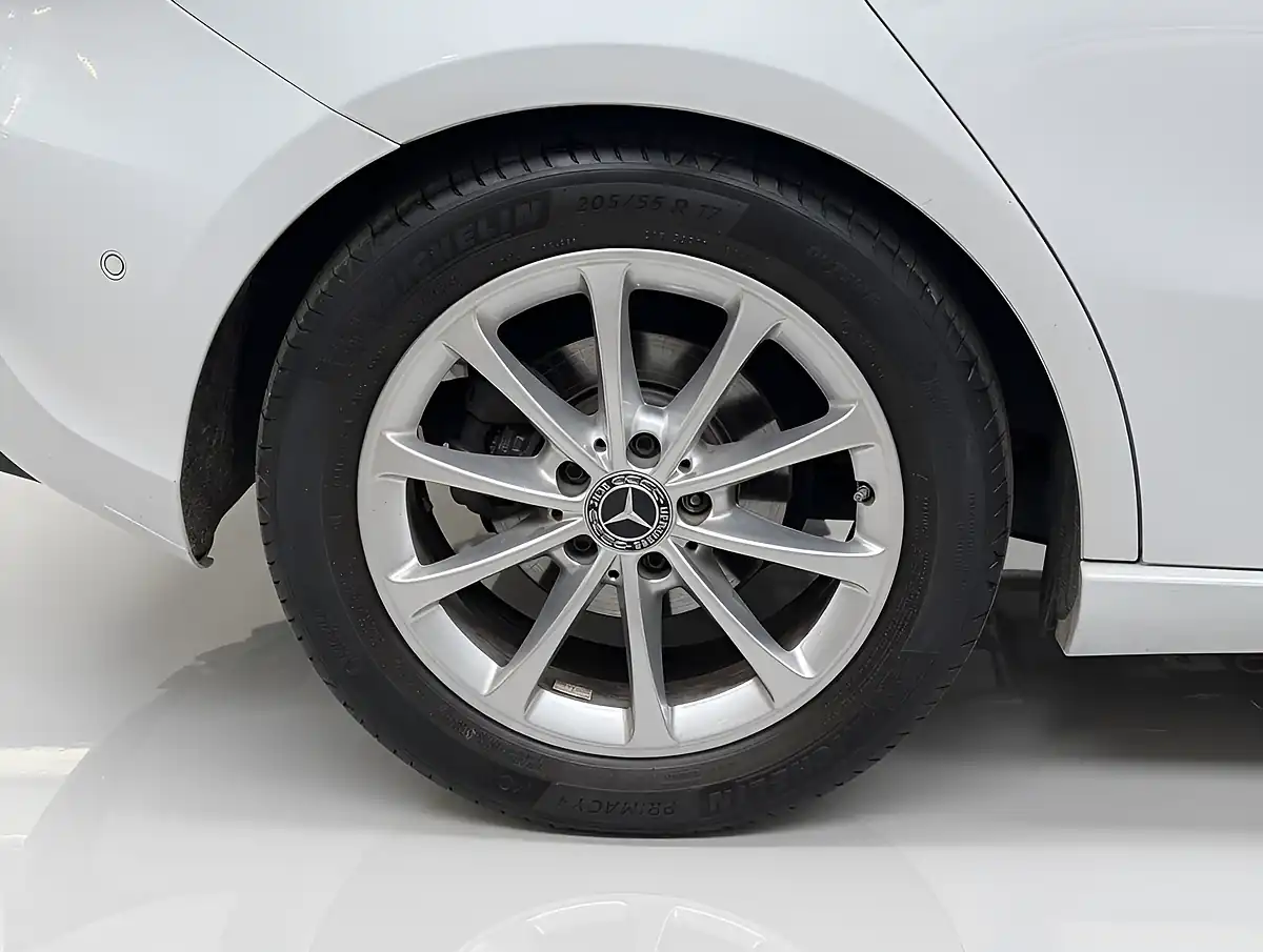 Used 2020 Mercedes-Benz a-Class Sport (executive) White - Interior and Exterior details 8