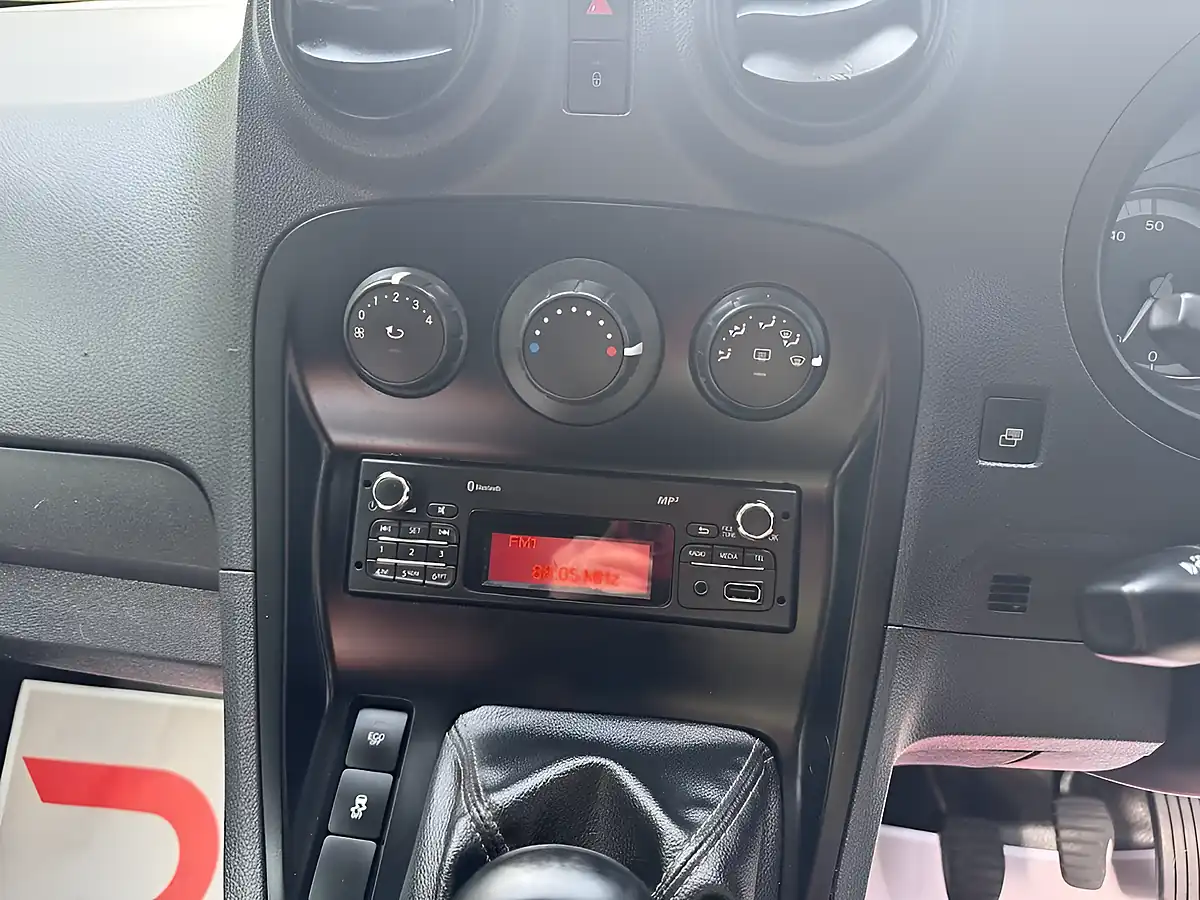 Used 2020 Mercedes-Benz Citan 109 Pure Black - Interior and Exterior details 13