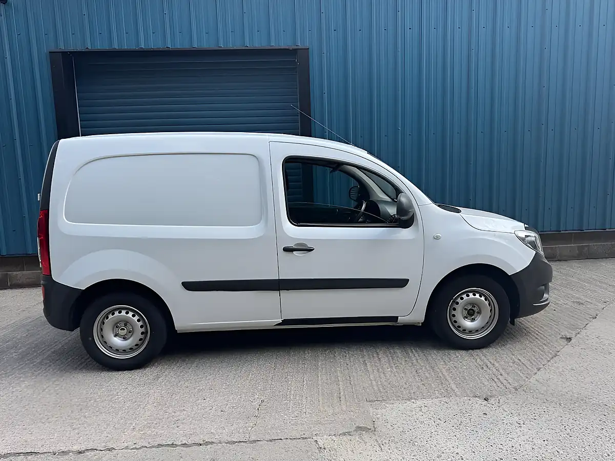 Used 2020 Mercedes-Benz Citan 109 Pure Black - Interior and Exterior details 5
