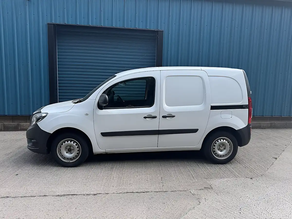 Used 2020 Mercedes-Benz Citan 109 Pure Black - Interior and Exterior details 7