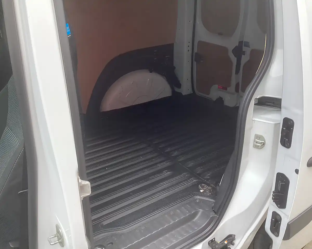 Used 2020 Mercedes-Benz Citan Pure White - Interior and Exterior details 17