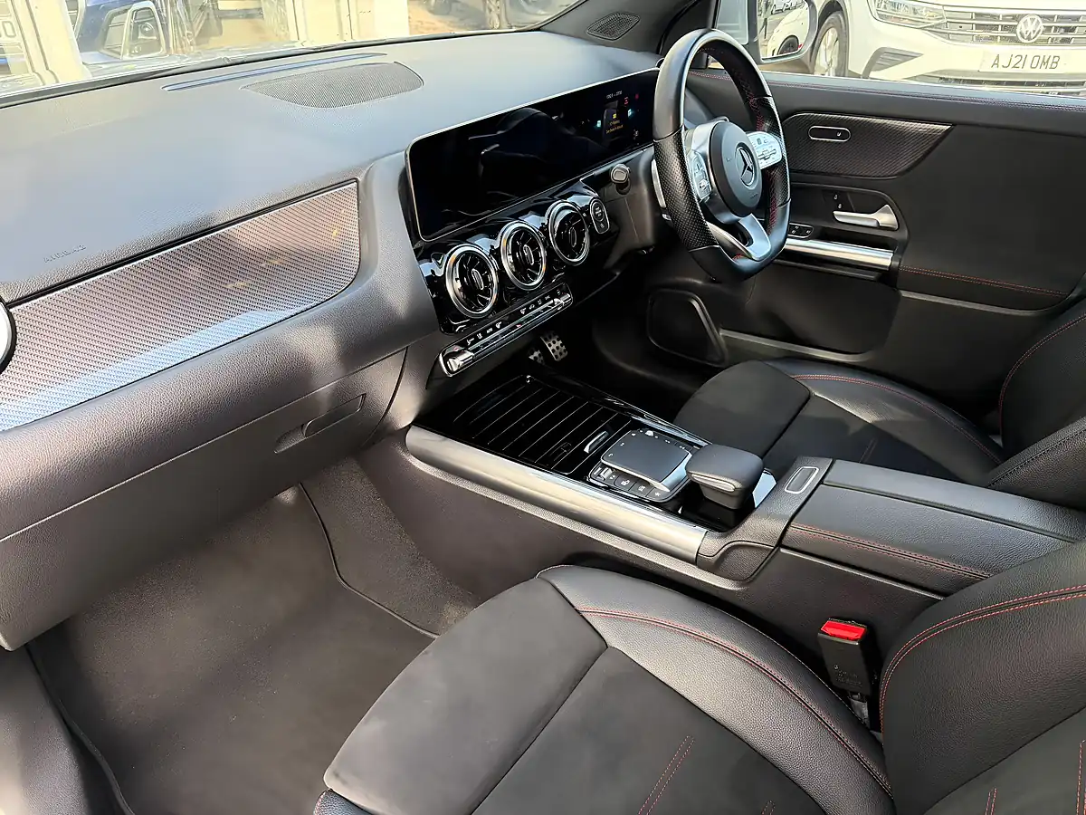 Used 2020 Mercedes-Benz Gla AMG Line (executive) Silver - Interior and Exterior details 5