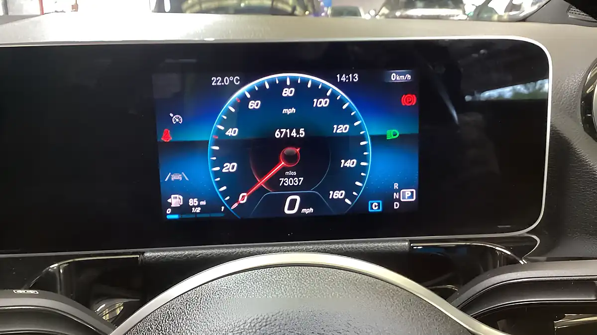 Used 2020 Mercedes-Benz Gla Sport (executive) Mountain Grey - Interior and Exterior details 9