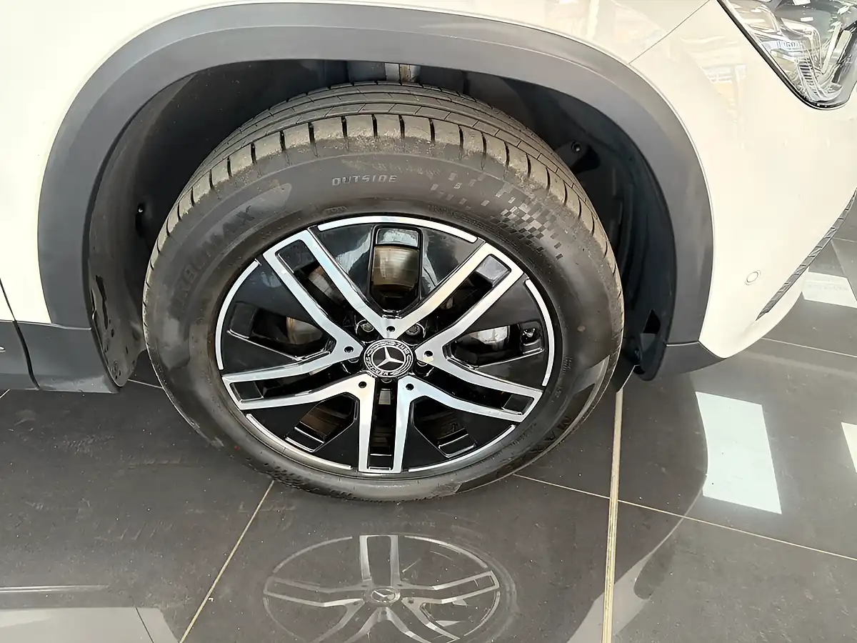 Used 2020 Mercedes-Benz Gla Sport (executive) White - Interior and Exterior details 12