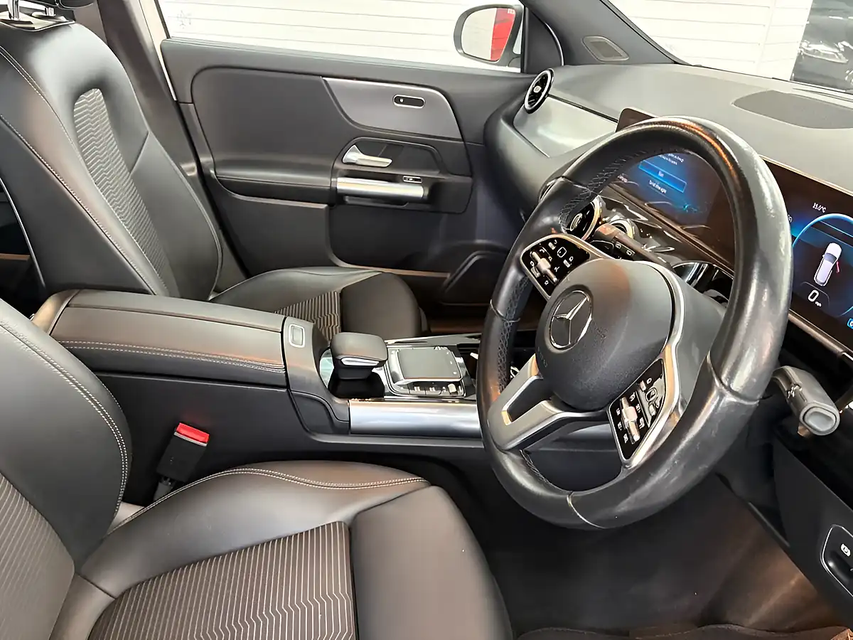 Used 2020 Mercedes-Benz Gla Sport (executive) White - Interior and Exterior details 14