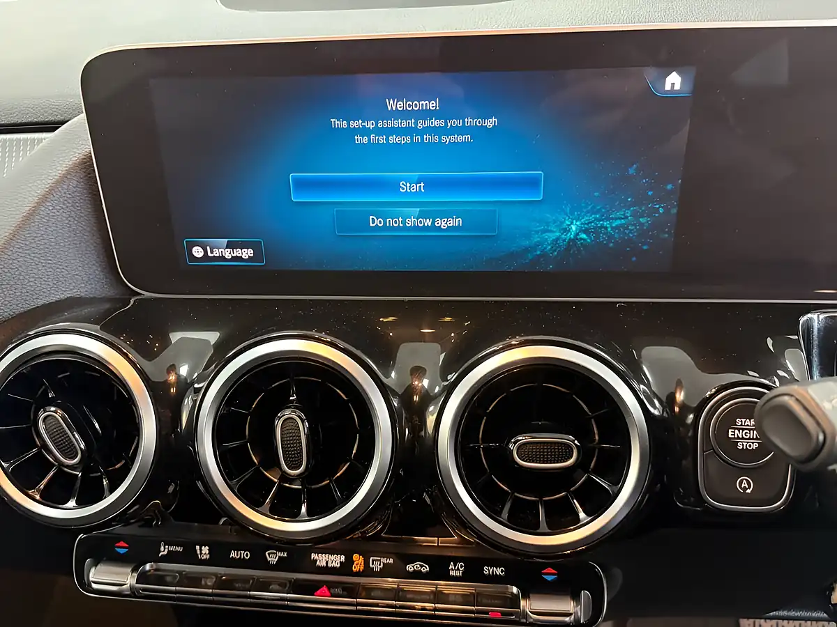 Used 2020 Mercedes-Benz Gla Sport (executive) White - Interior and Exterior details 17