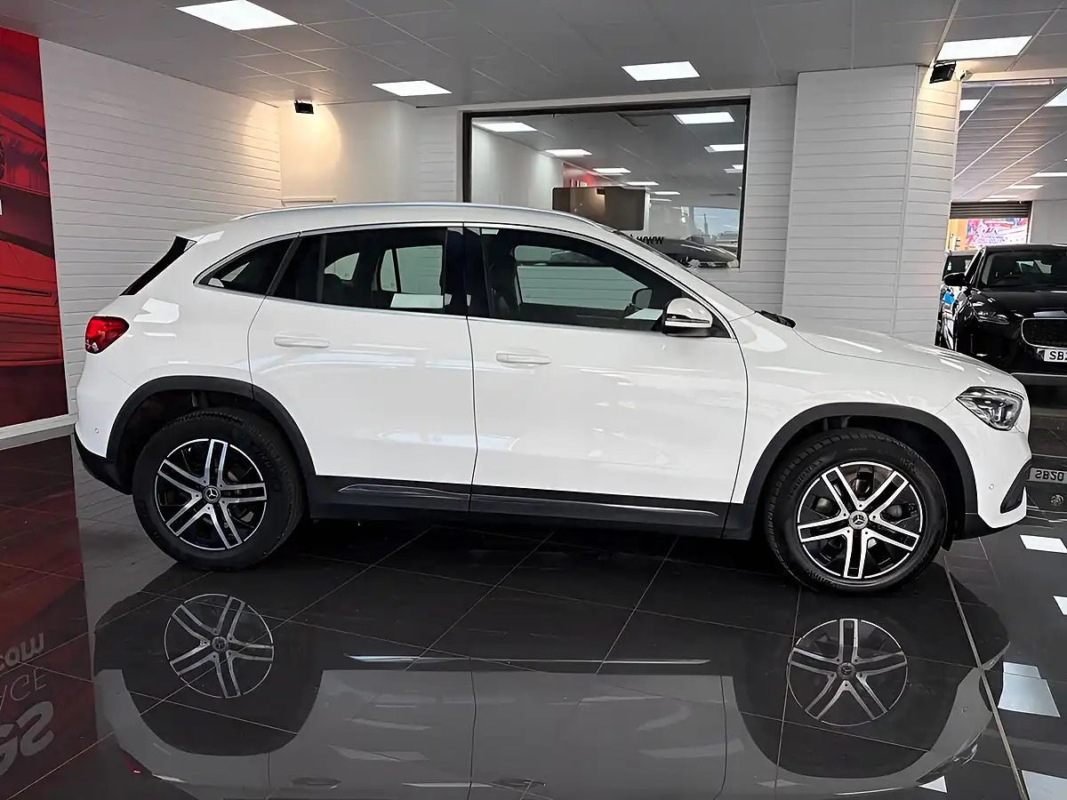 Used 2020 Mercedes-Benz Gla Sport (executive) White - Interior and Exterior details 4