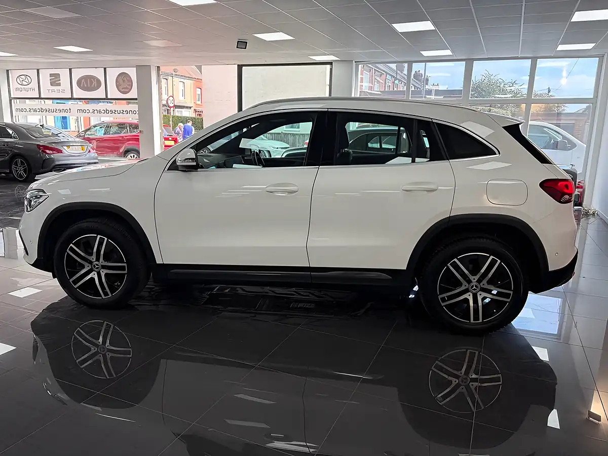 Used 2020 Mercedes-Benz Gla Sport (executive) White - Interior and Exterior details 8