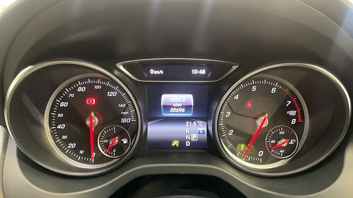 Used 2020 Mercedes-Benz Gla Urban Edition Red - Interior and Exterior details 9