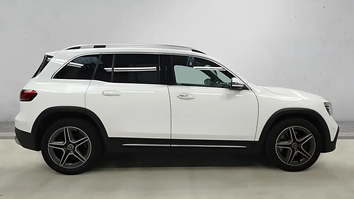 Used 2020 Mercedes-Benz Glb AMG Line (premium) White - Interior and Exterior details 5