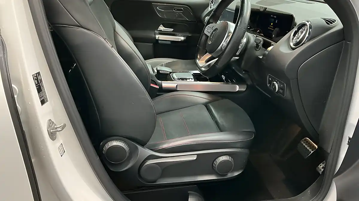 Used 2020 Mercedes-Benz Glb AMG Line (premium) White - Interior and Exterior details 7