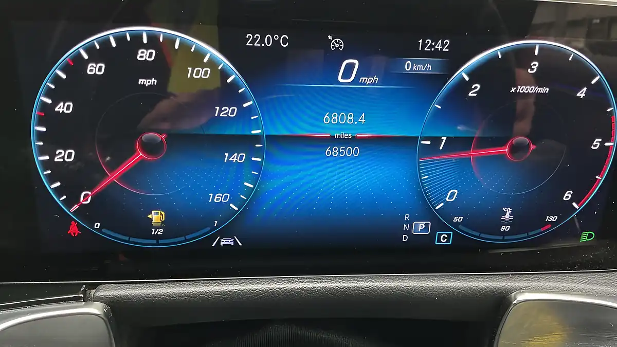 Used 2020 Mercedes-Benz Glb AMG Line (premium) White - Interior and Exterior details 9