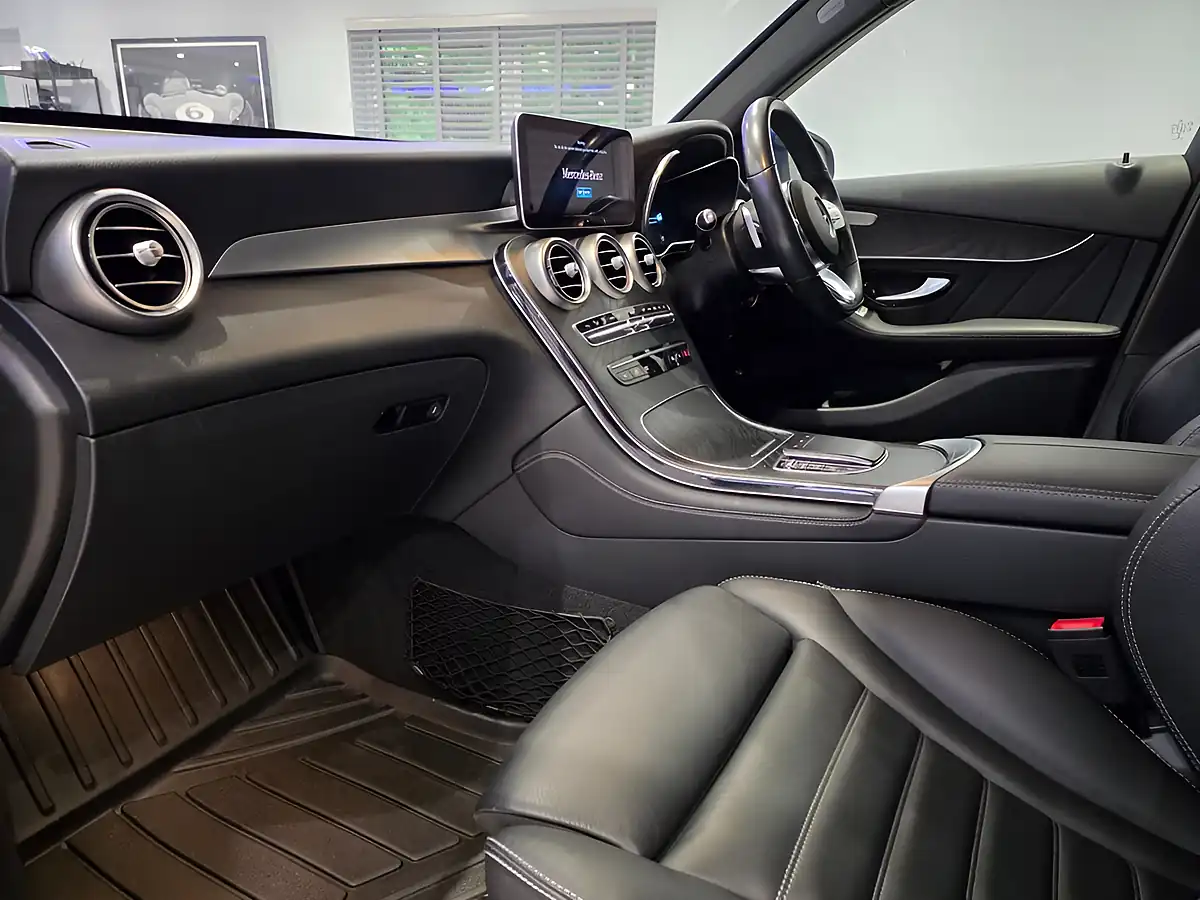 Used 2020 Mercedes-Benz Glc AMG Line Premium Blue - Interior and Exterior details 11