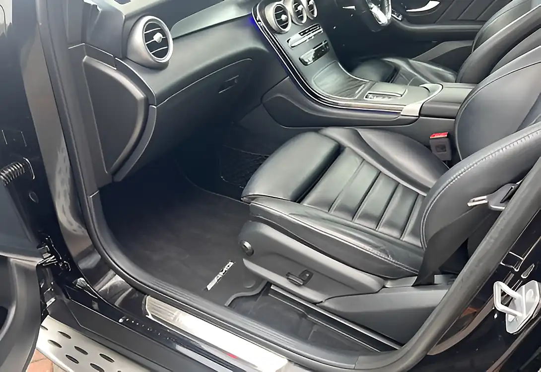 Used 2020 Mercedes-Benz Glc AMG Line Premium Obsidian Black - Interior and Exterior details 17