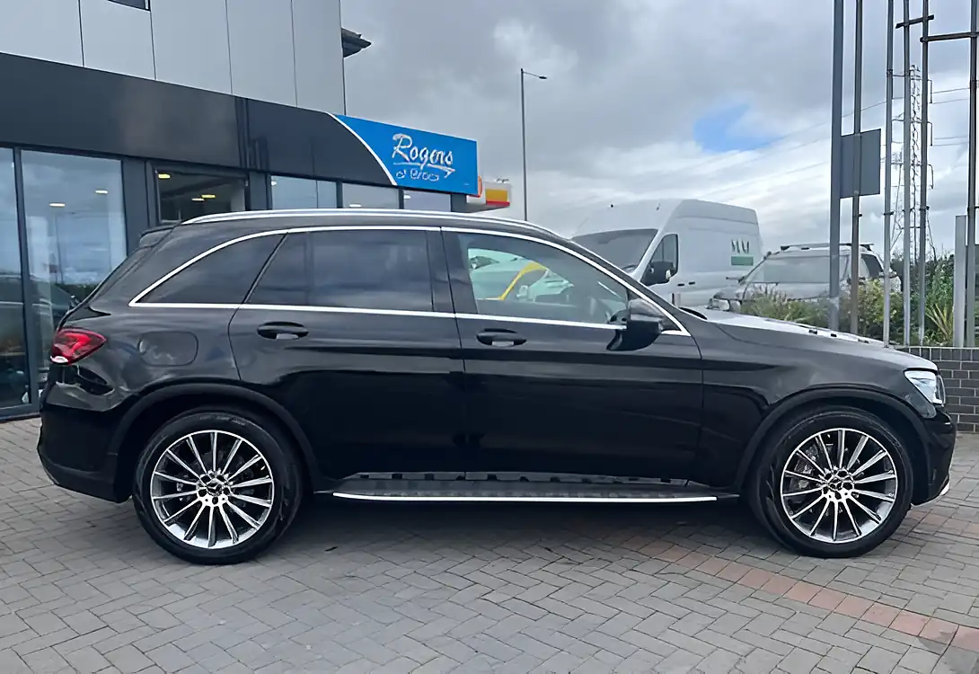 Used 2020 Mercedes-Benz Glc AMG Line Premium Obsidian Black - Interior and Exterior details 9