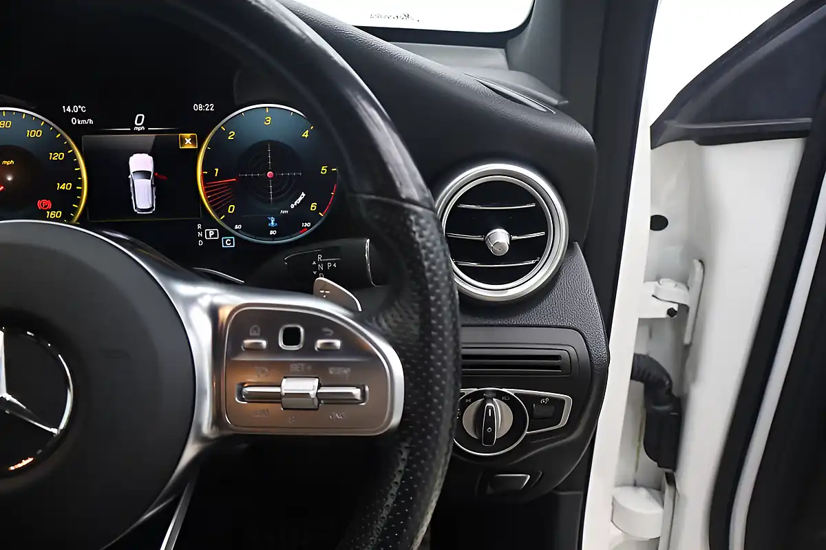 Used 2020 Mercedes-Benz Glc AMG Line (premium) White - Interior and Exterior details 15