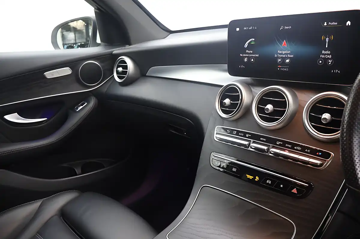 Used 2020 Mercedes-Benz Glc AMG Line (premium) White - Interior and Exterior details 16