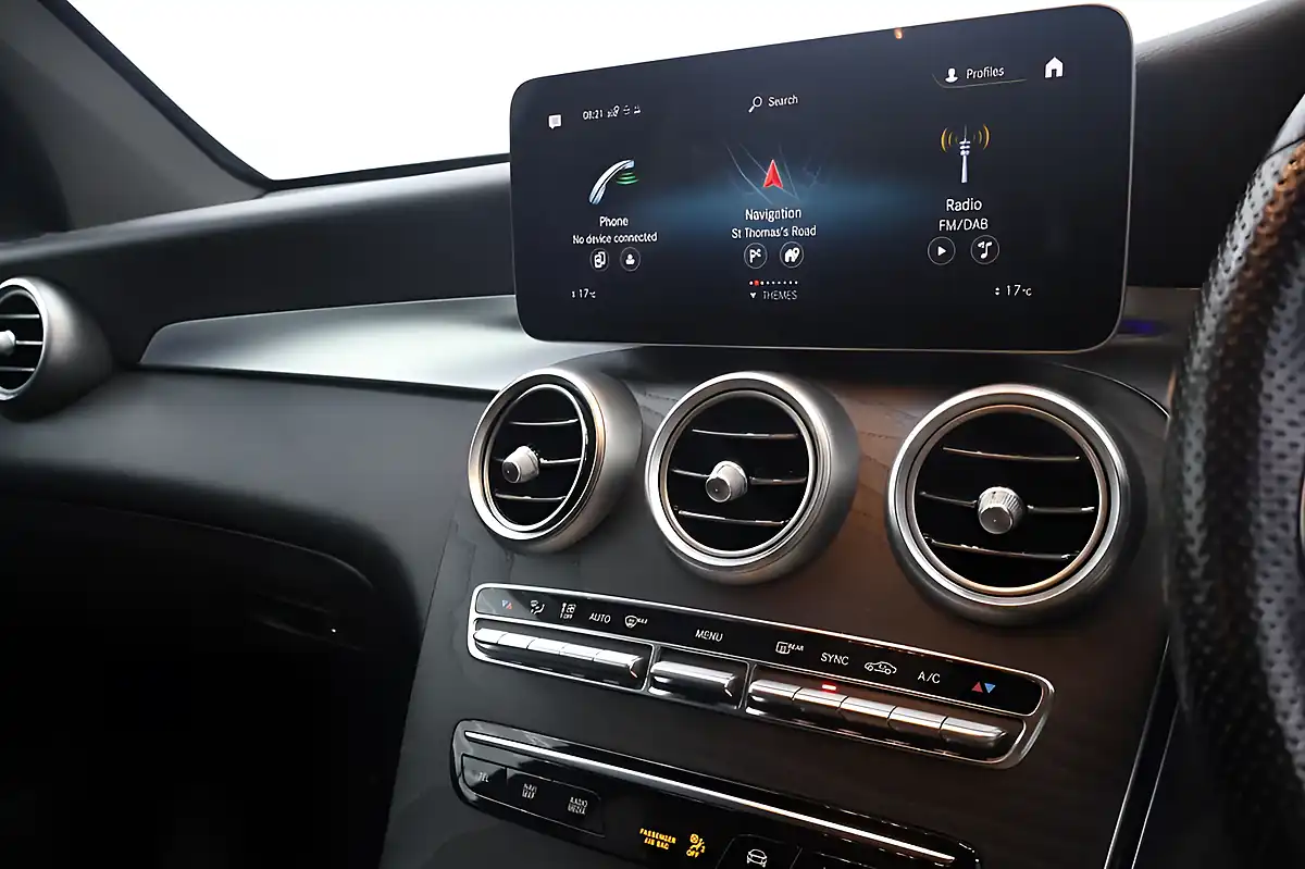 Used 2020 Mercedes-Benz Glc AMG Line (premium) White - Interior and Exterior details 19