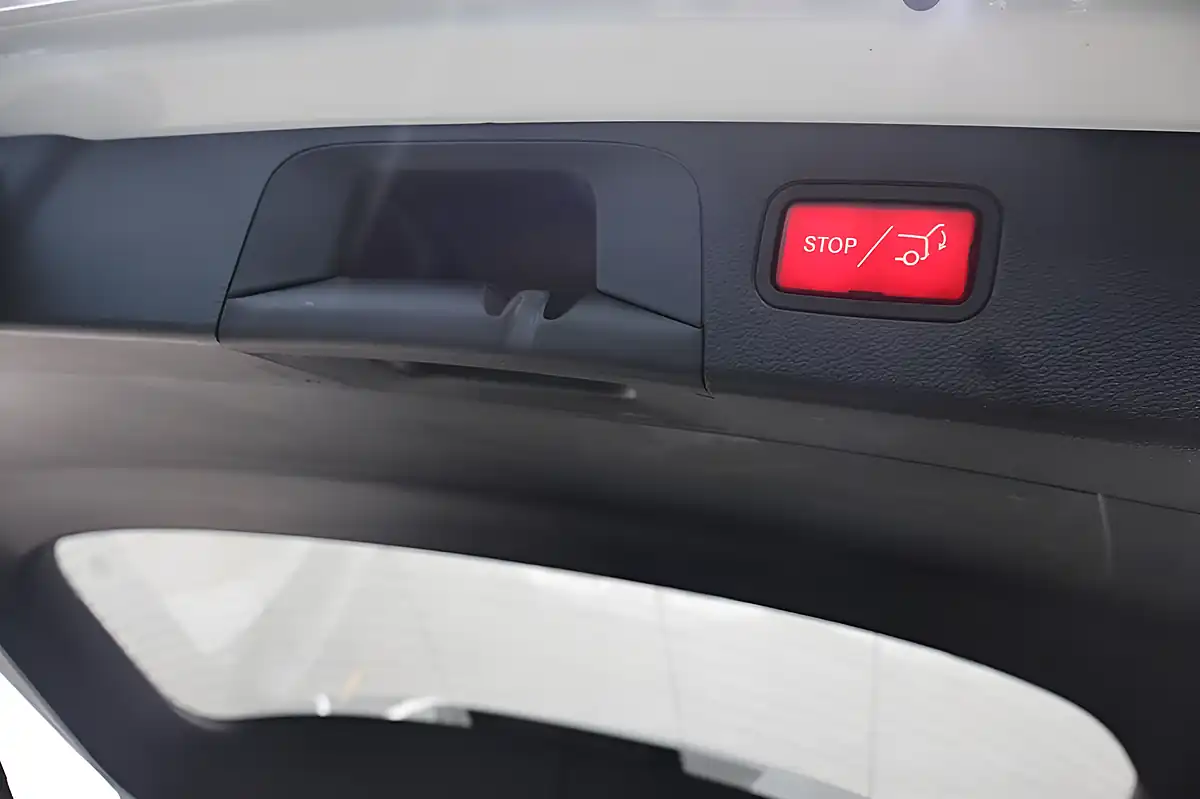 Used 2020 Mercedes-Benz Glc AMG Line (premium) White - Interior and Exterior details 6