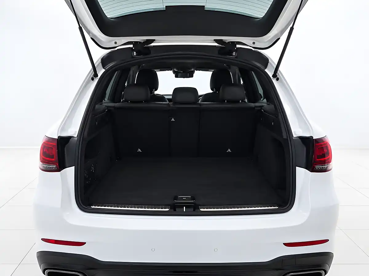 Used 2020 Mercedes-Benz Glc AMG Line (premium) White - Interior and Exterior details 7