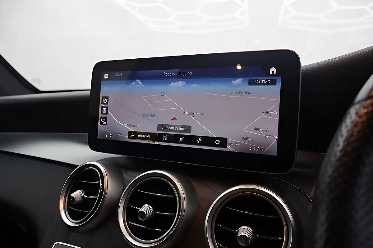 Used 2020 Mercedes-Benz Glc AMG Line (premium) White - Interior and Exterior details 8