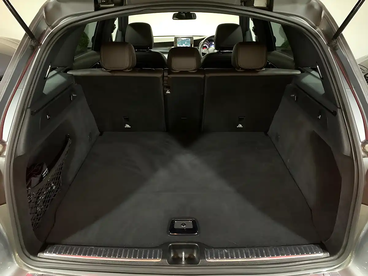 Used 2020 Mercedes-Benz Glc Se Grey - Interior and Exterior details 13
