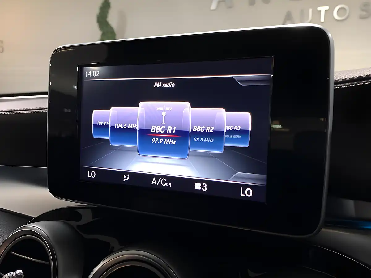 Used 2020 Mercedes-Benz Glc Se Grey - Interior and Exterior details 18