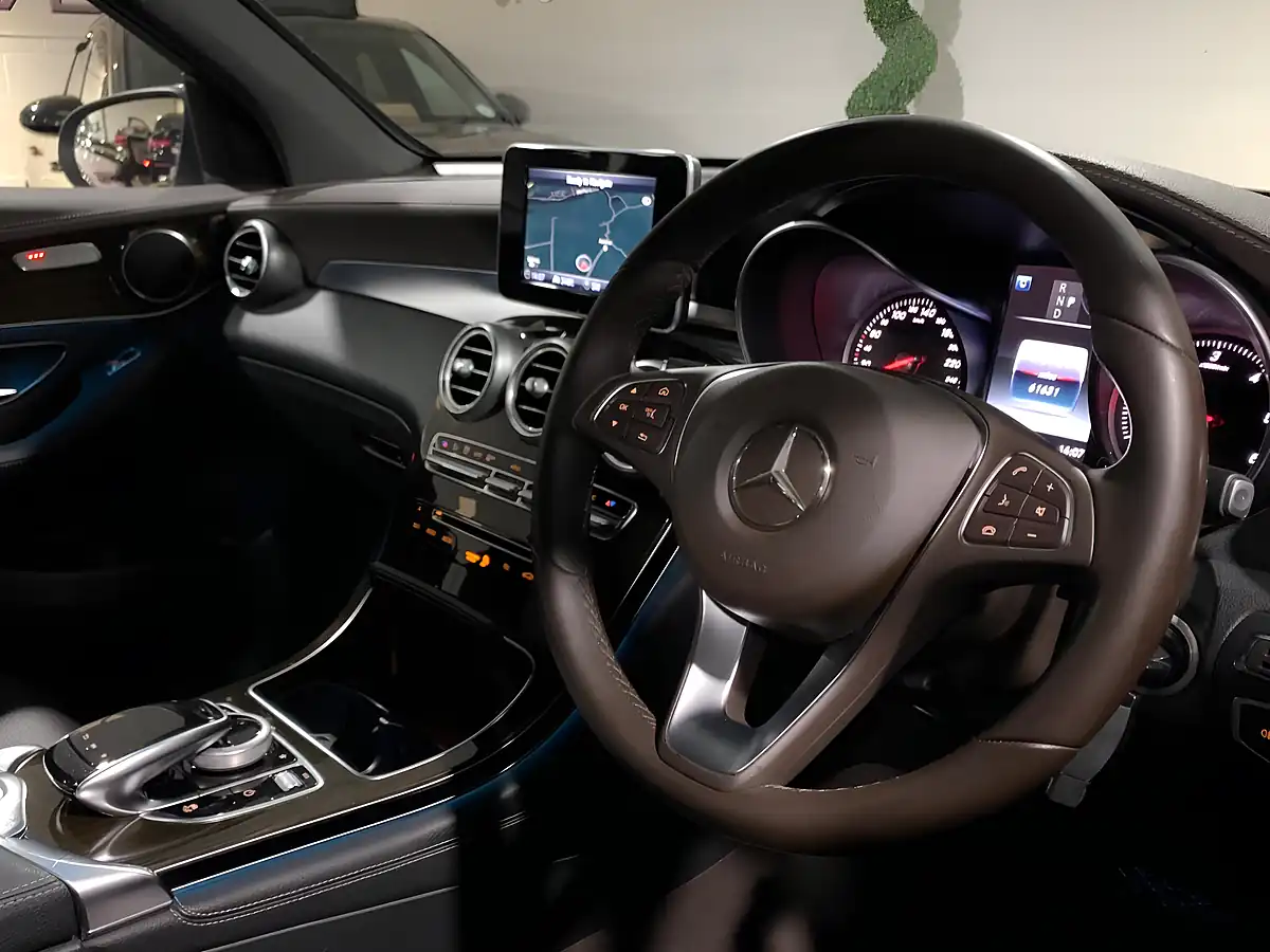 Used 2020 Mercedes-Benz Glc Se Grey - Interior and Exterior details 19