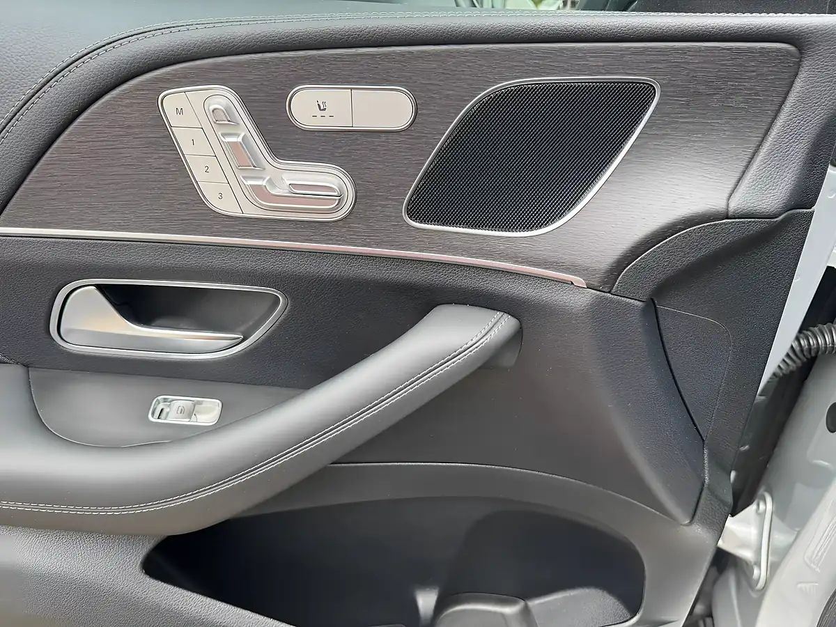 Used 2020 Mercedes-Benz Gle AMG Line (premium) Silver - Interior and Exterior details 16