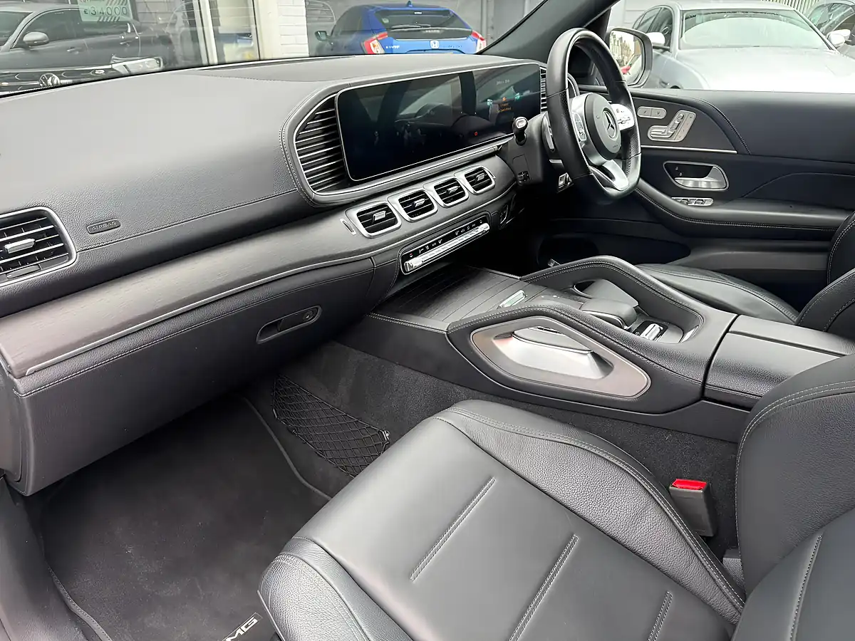 Used 2020 Mercedes-Benz Gle AMG Line (premium) Silver - Interior and Exterior details 3