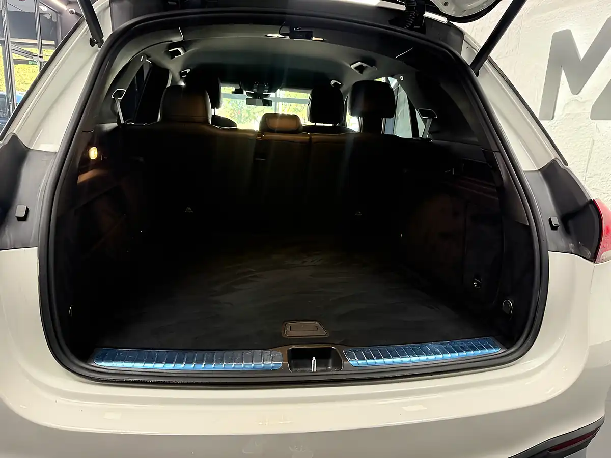 Used 2020 Mercedes-Benz Gle AMG Line White - Interior and Exterior details 15