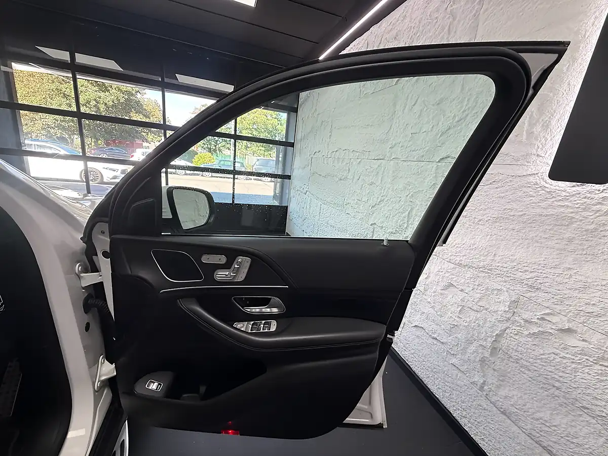 Used 2020 Mercedes-Benz Gle AMG Line White - Interior and Exterior details 16