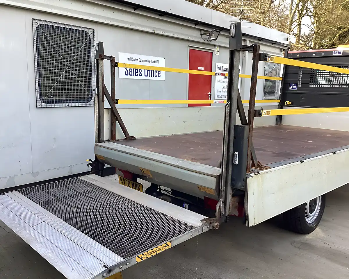 Used 2020 Mercedes-Benz Sprinter Drop-Side White - Interior and Exterior details 16