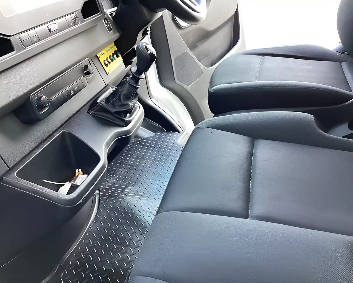 Used 2020 Mercedes-Benz Sprinter Drop-Side White - Interior and Exterior details 18