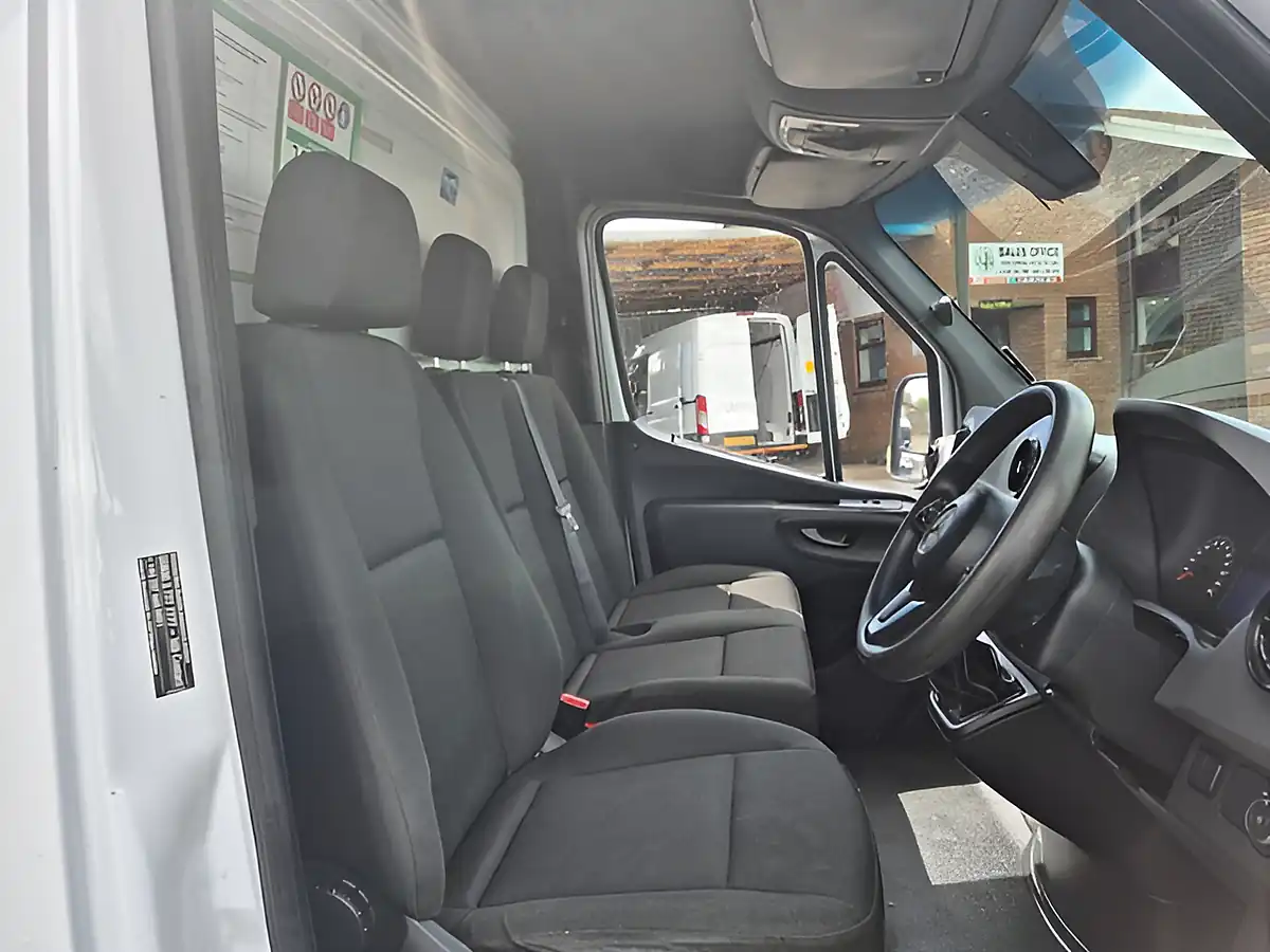 Used 2020 Mercedes-Benz Sprinter Luton Box L2 White - Interior and Exterior details 10