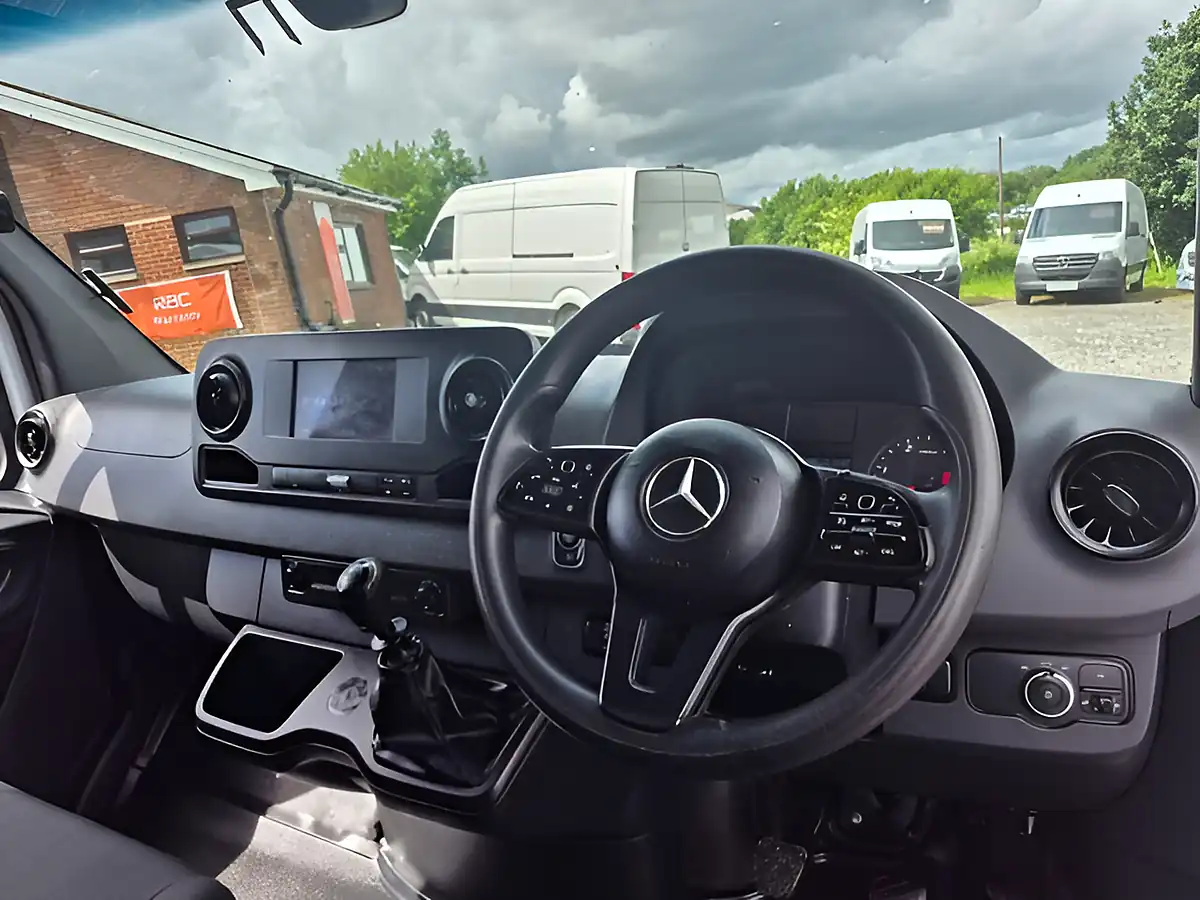 Used 2020 Mercedes-Benz Sprinter Luton Box L2 White - Interior and Exterior details 11