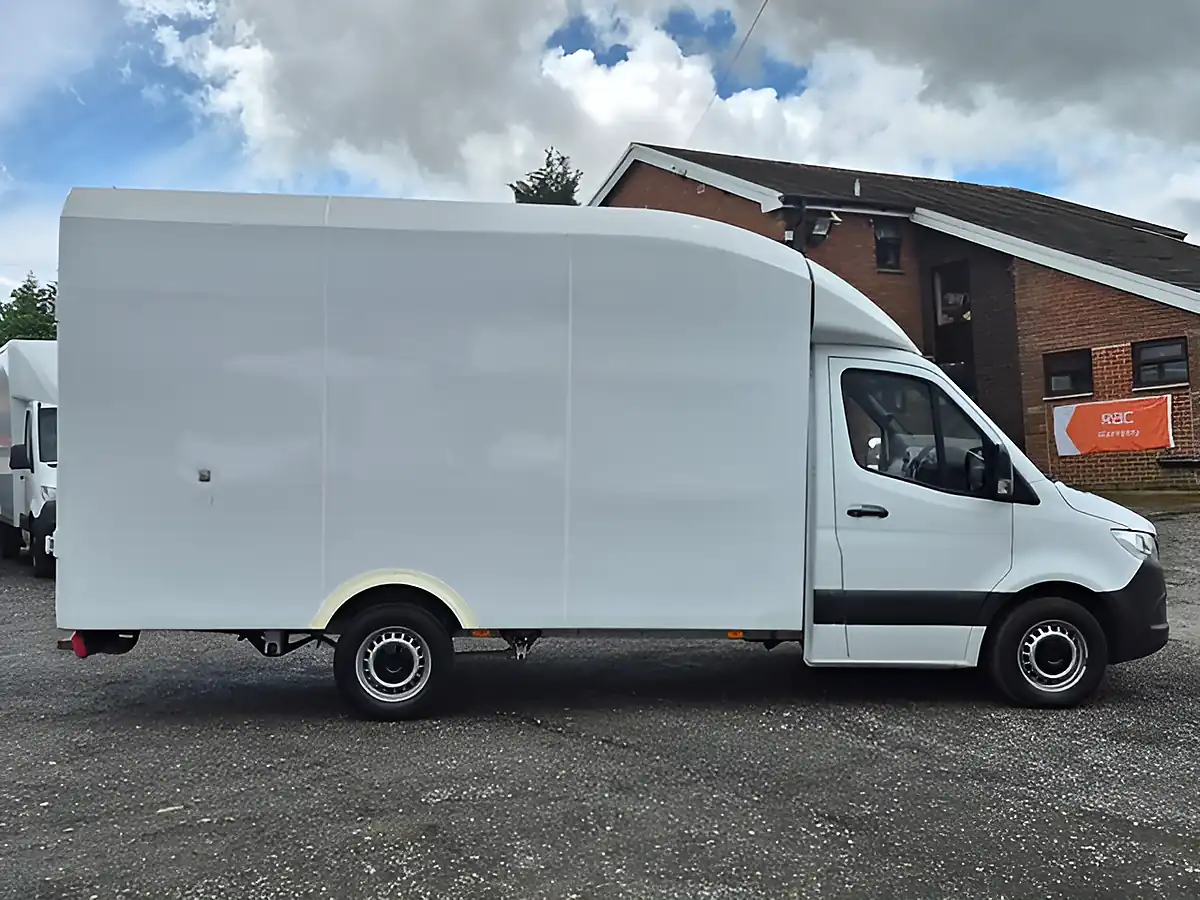 Used 2020 Mercedes-Benz Sprinter Luton Box L2 White - Interior and Exterior details 4